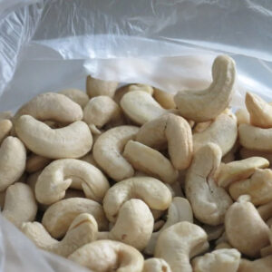 Good Quality wholesale Cashew Nuts Raw Bulk Cashews W320 Raw Cashew Nuts