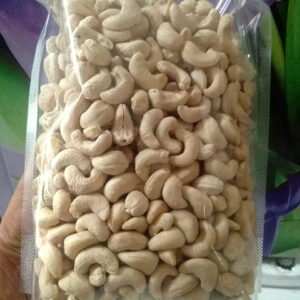 CASHEW NUTS W320