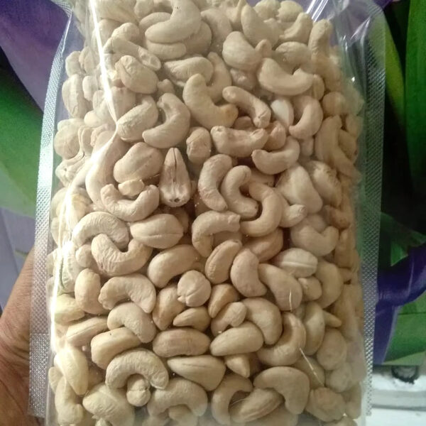 With Good Price And All Size Raw Salted Roast Cashew Nuts For Snack Made In Vietnam High Quality Raw Cashew Nuts