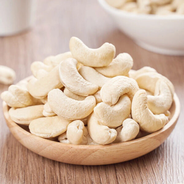 100% Natural Cashew Nuts/ Organic Roasted Cashew Nuts / Cashew Nuts W320 W240 W180 W450 OEm - Image 2