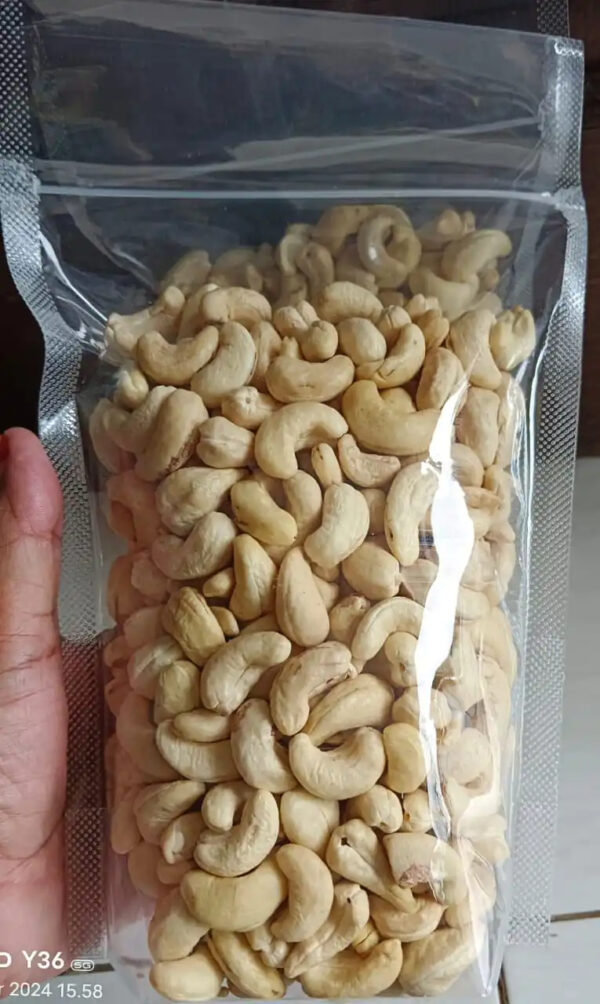 With Good Price And All Size Raw Salted Roast Cashew Nuts For Snack Made In Vietnam High Quality Raw Cashew Nuts - Image 2