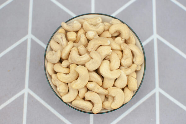 Wholesale Factory Price high-grade Cashew nuts Natural Color All type cashew nuts 20g-500g per bag - Image 2