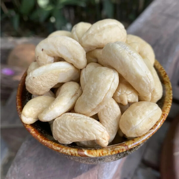 Vietnam Factory Supply Delicious Whole w320 Cashew Nuts For Snack Food With 24 moths Shelf Life - Image 3