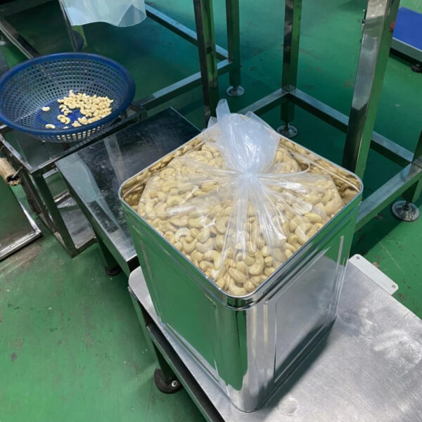 Wholesale Cashew Nuts From Vietnam High Quality Nut Supplier Noix De Cajoux Cashew Nuts Exported To US EU Middle East - Image 2