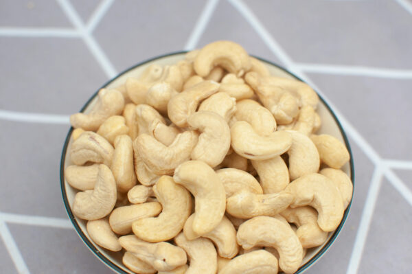 Wholesale Factory Price high-grade Cashew nuts Natural Color All type cashew nuts 20g-500g per bag - Image 3