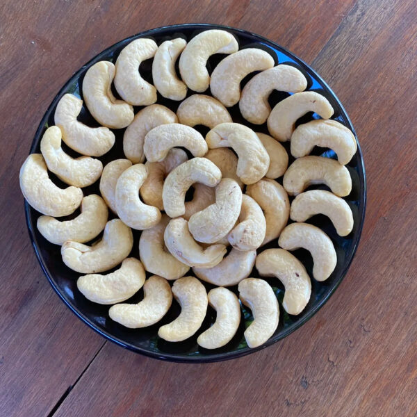 Vietnam Factory Supply Delicious Whole w320 Cashew Nuts For Snack Food With 24 moths Shelf Life - Image 4