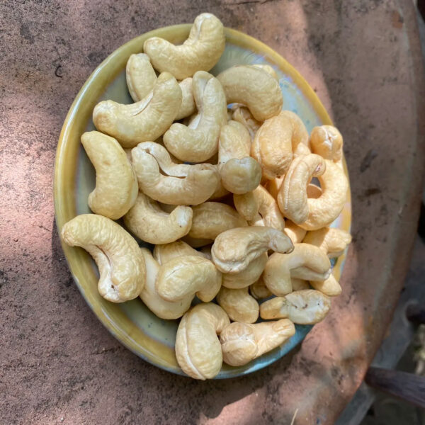 Vietnam Factory Supply Delicious Whole w320 Cashew Nuts For Snack Food With 24 moths Shelf Life - Image 6