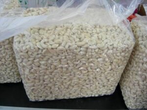 VIETNAM RAW CASHEW/CASHEW NUTS/ CASHEW KERNELS W240/ W320/ W450/ WS/ LP/ SP 