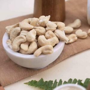 Factory supply delicious dried whole cashew nuts high quality exporting bulk cashew nuts at competitive rates