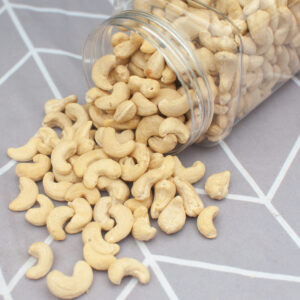 China Cashew Nuts Good Quality Lowest Price Favorable Price 500g per barrel Cashew Nuts