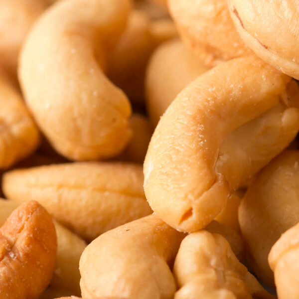 Factory supply delicious dried whole cashew nuts high quality exporting bulk cashew nuts at competitive rates - Image 2