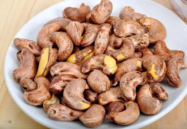 Premium Quality BEST PRICE Vietnamese Manufacturer Supply Tasty Delicious ROASTED CASHEW NUTS with shells In Bulk - Image 3