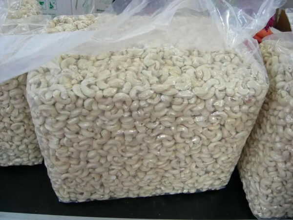 Organic Cashew Nuts/ Unshelled Cashew salted Cashew Kernel for international Export - Image 4