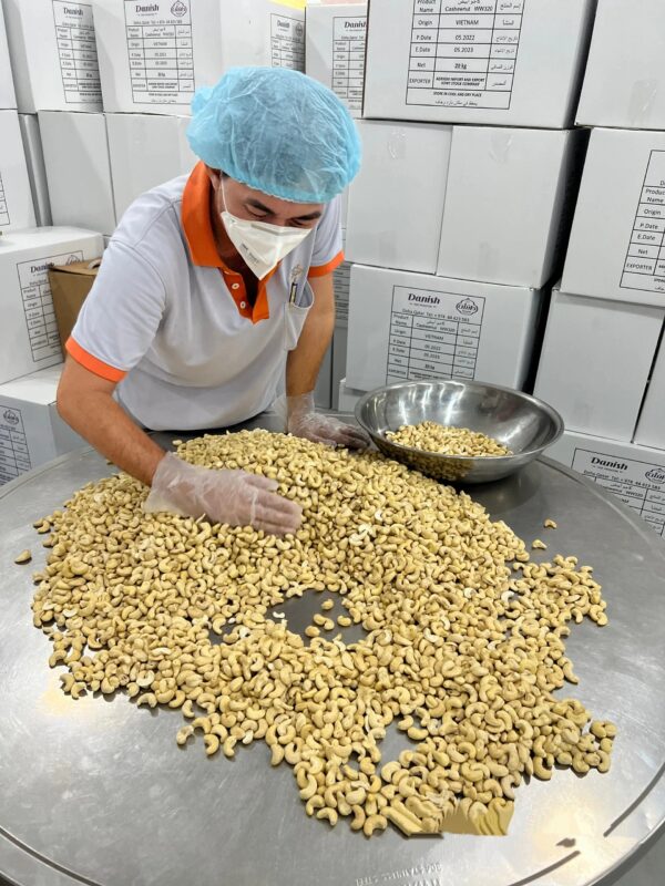 Delicious 100% High Quality Wholesale Organic Cashew Nuts Made In Vietnam Ready For Delivery - Image 4