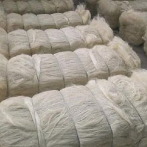 Techinstro Synthetic Raw Natural Sisal Fiber Color White Packaging Type Roll for Spinning Filling Material