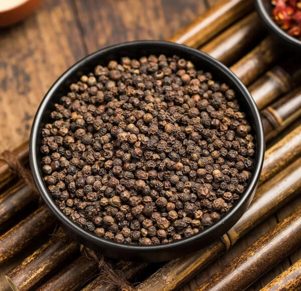 Vietnam Exported Black Pepper Herb Dried Whole Powder Form Seedless with Spicy Taste for Taste Marinade Pepperl Black Peppercorn