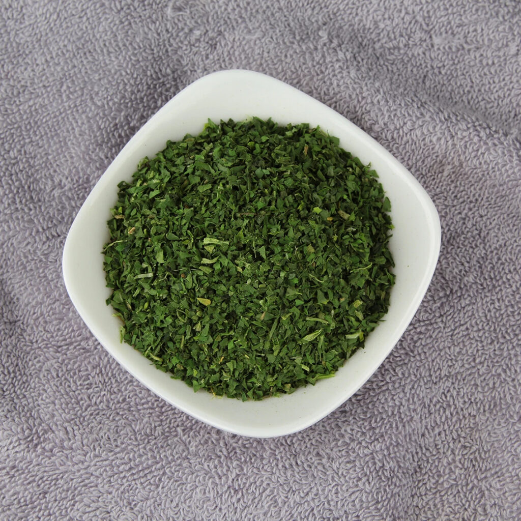 Halal Certified High Quality Air Dried Vegetables Dehydrated Spinach Flakes 6x6mm Good Flavor for Instant Raman Noodles Use