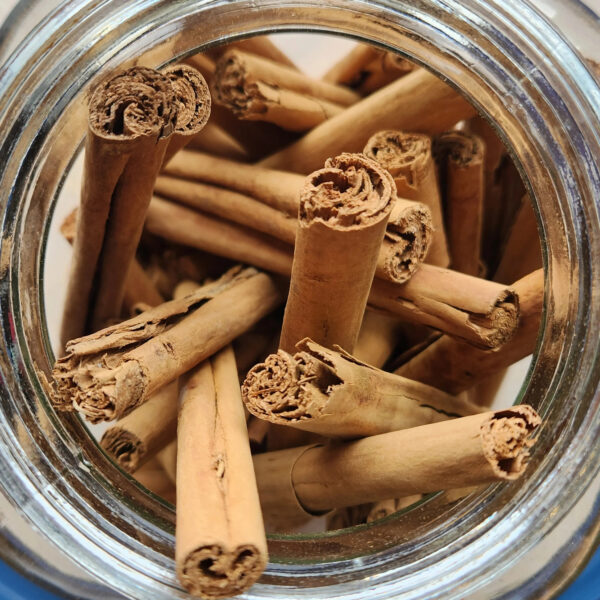 High Quality Fresh Cinnamon Sticks and Powder for Sale in Bulk With Premium Cinnamon Flavor
