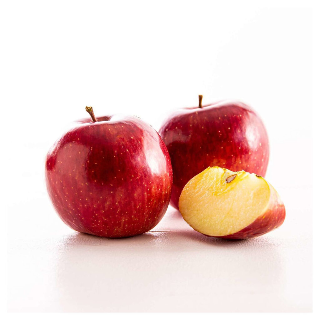 Export quality red fuji apples for long term cold storage and international shipment